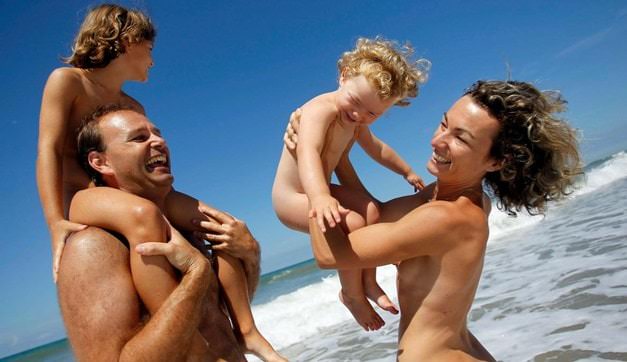 Family nudism video, young and adult naturists sea [Euronat naturism]