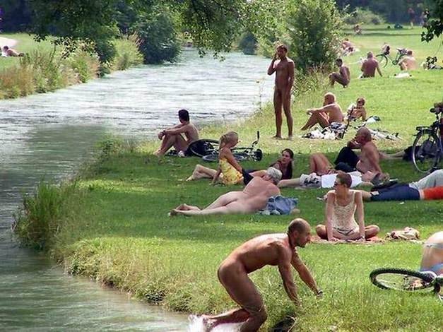 Germany video naturism in nature, a large group of nudists [Euronat naturism]