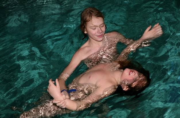 Adults and teens nudists in the pool photo Purenudism [Euronat naturism]