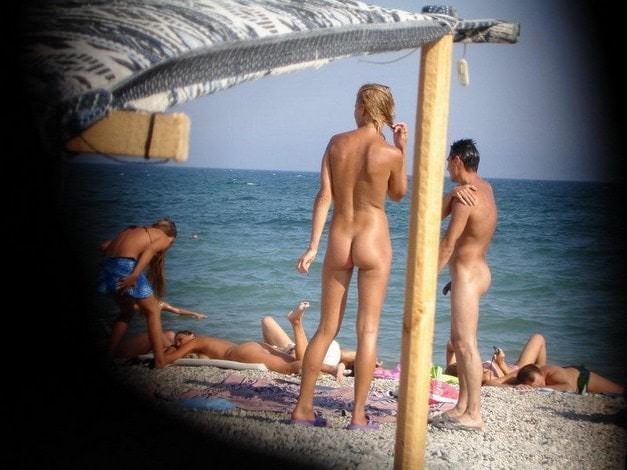 Spying for nudists on the beach video [Euronat naturism]