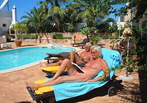 Family Album nude video - a hotel for nudism [Euronat naturism]