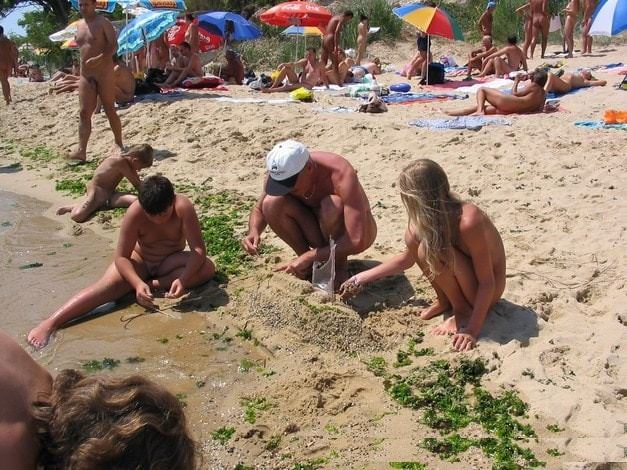 Family nudism photo sea series Purenudism [Euronat naturism]