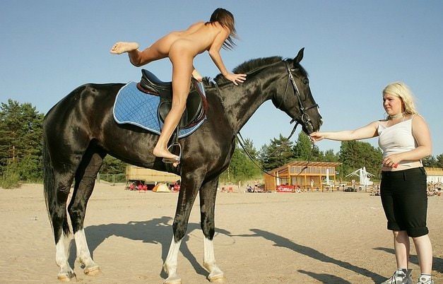 Horseback riding adult and young naturists video [Euronat naturism]