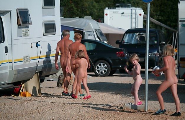 Naturism tent camp photos in good quality Purenudism gallery [Euronat naturism]