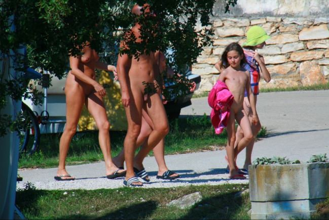 Naturists on holiday park for naturists photos [Euronat naturism]