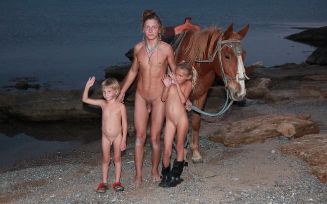 Family nudism on the sea at night photo pure naturism [Euronat naturism]