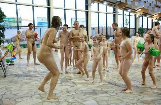 Naturism nudism in the pool new photos pure world [Euronat naturism]