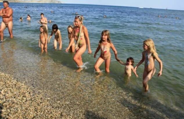 Nudists on the beach in Bulgaria Photo [Euronat naturism]